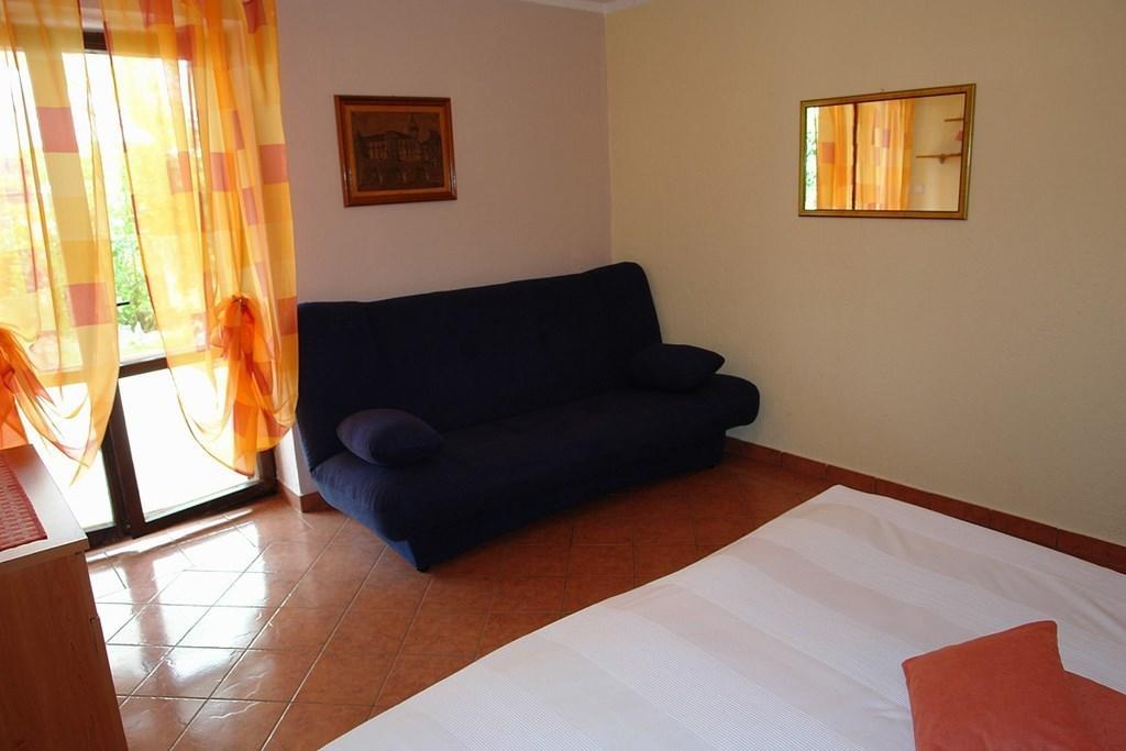 2 Bedroom Amazing Apartment In ซริกเวนิซา ห้อง รูปภาพ