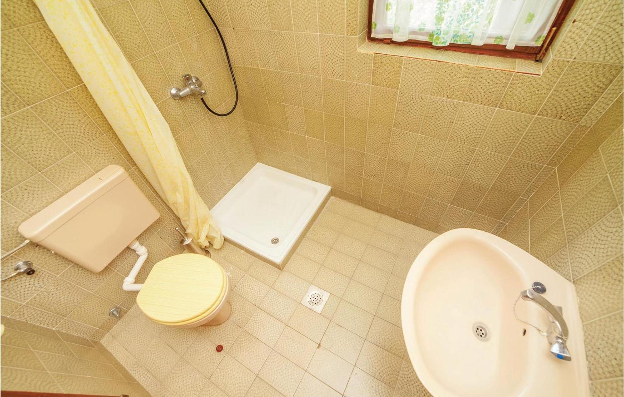 2 Bedroom Amazing Apartment In ซริกเวนิซา ภายนอก รูปภาพ