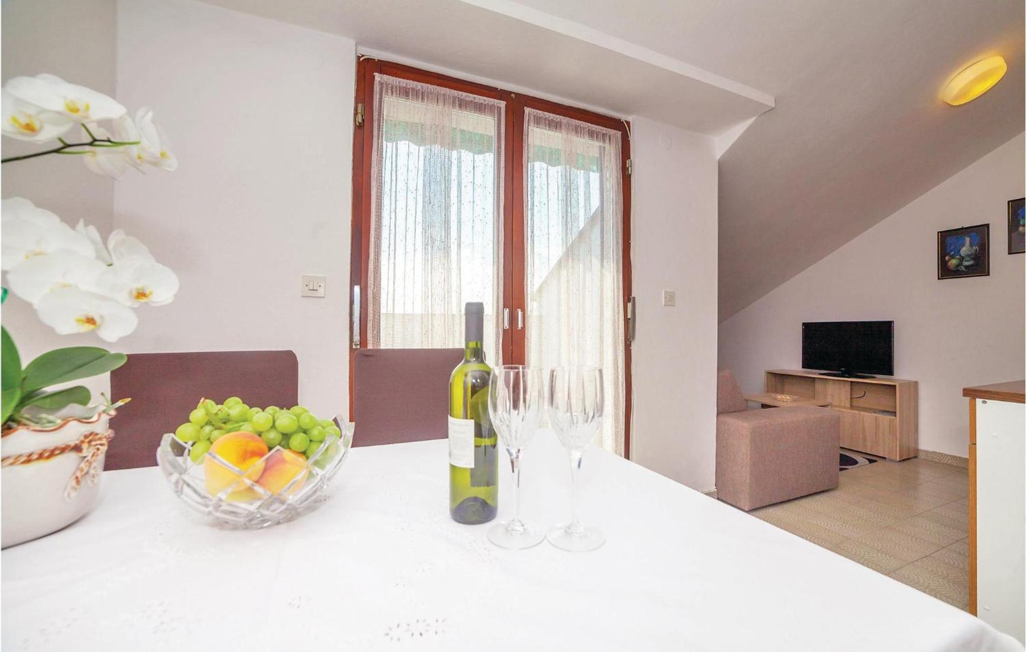2 Bedroom Amazing Apartment In ซริกเวนิซา ภายนอก รูปภาพ